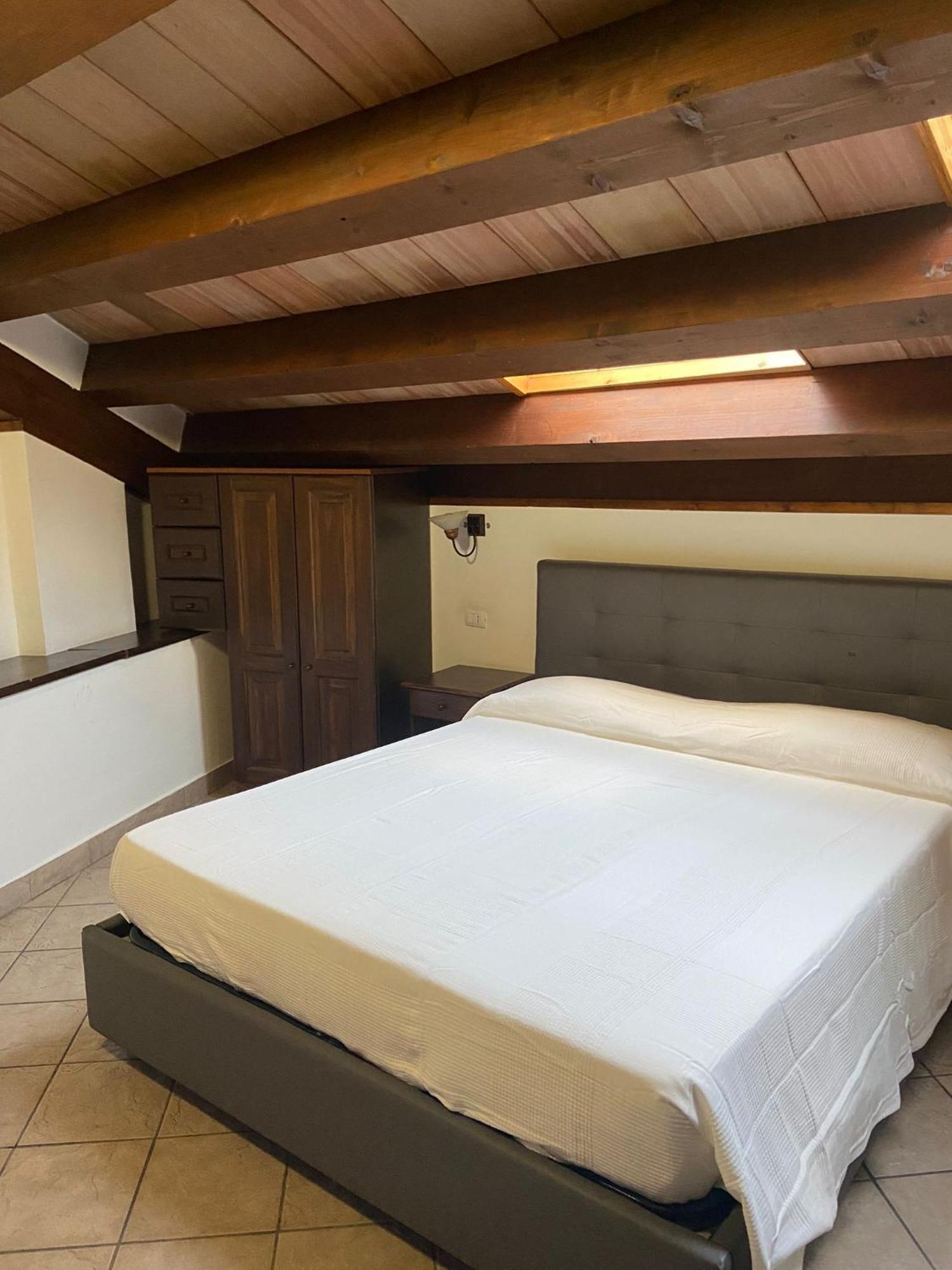 Hotel Capomulini 3 Stelle อาชิเรอาเล ภายนอก รูปภาพ