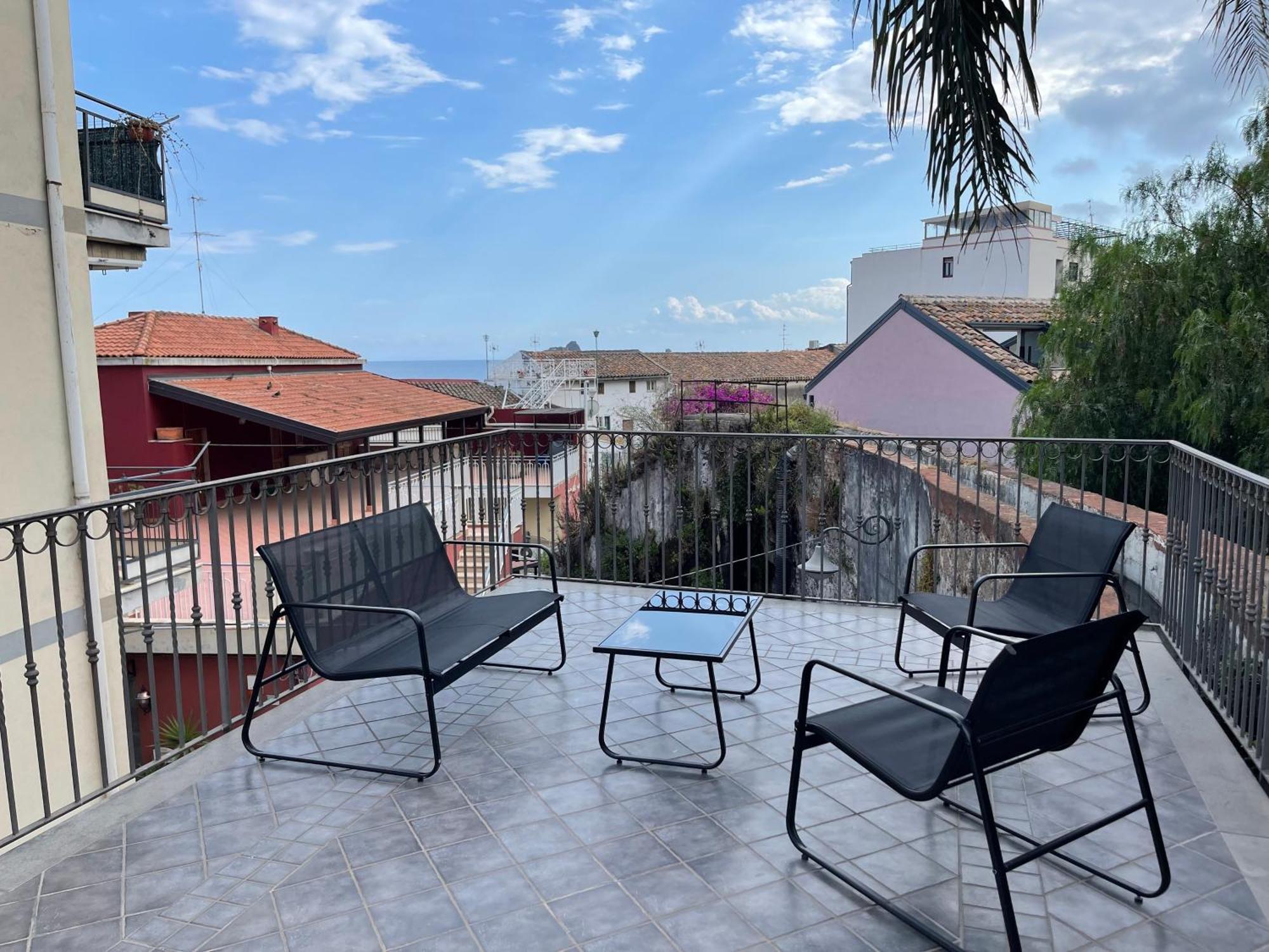 Hotel Capomulini 3 Stelle อาชิเรอาเล ภายนอก รูปภาพ