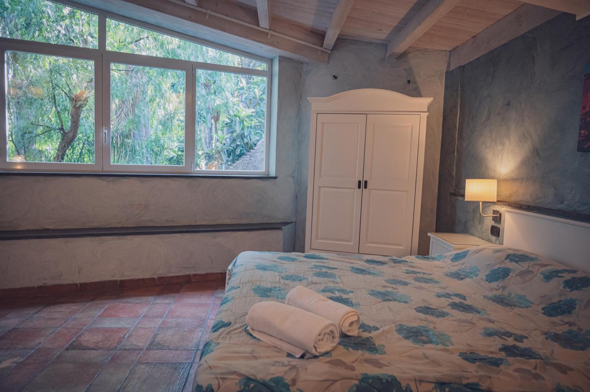 Hotel Capomulini 3 Stelle อาชิเรอาเล ภายนอก รูปภาพ